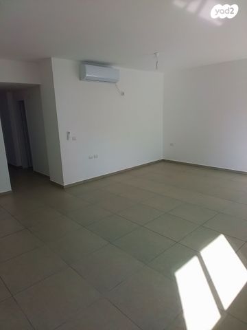 דירה, שרה אהרונסון 7, גדרה מזרח, גדרה