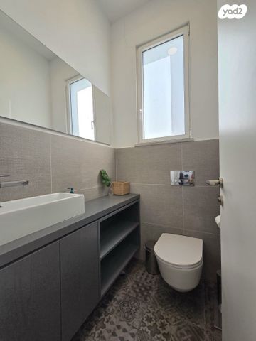 גג/ פנטהאוז, דונולו הרופא 4, עג'מי, גבעת העליה, תל אביב יפו