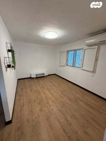 דו משפחתי, הרקפות 7, גבעת נשר, נשר