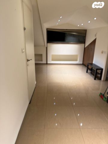 סטודיו/ לופט, נתן קומוי 7, זיו, חיפה