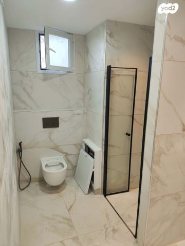 גג/ פנטהאוז, מחנה יהודה 22, מחנה יהודה - לב העיר, ירושלים