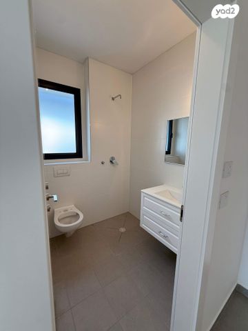 דירה, יונה וולך 7, גרין פארק החדשה, הוד השרון