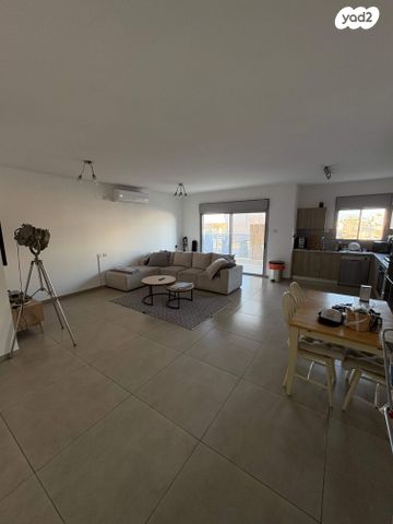 דירת גן, מצדה 26, אורנים, מעלות תרשיחא