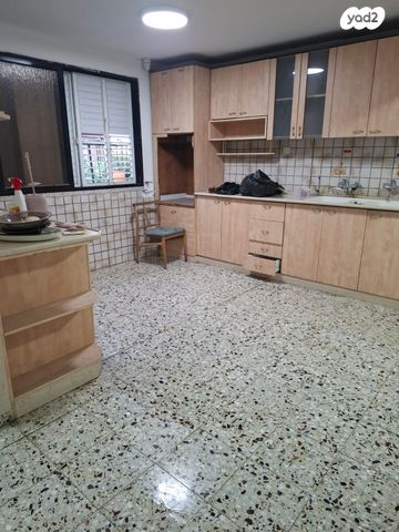 דירה, רות 23, שעריה, פתח תקווה