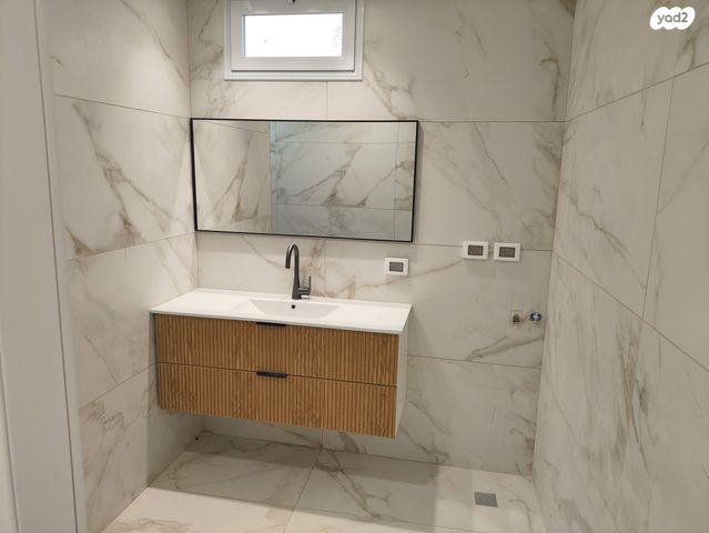 גג/ פנטהאוז, מחנה יהודה 22, מחנה יהודה - לב העיר, ירושלים