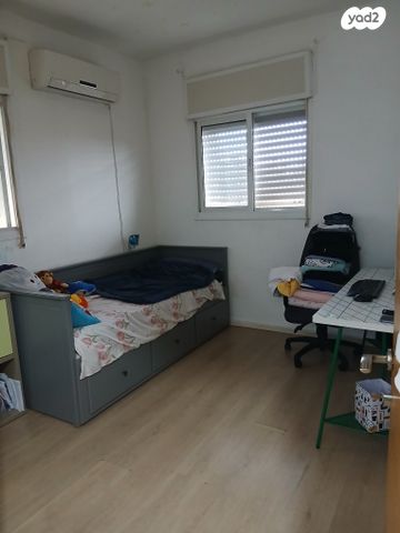 טריפלקס, מנחם בגין 10, נווה גנים, קרית מוצקין