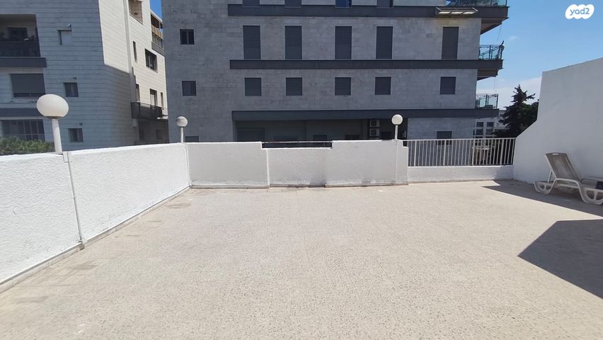 ז'בוטינסקי 13