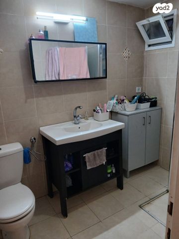 טריפלקס, מנחם בגין 10, נווה גנים, קרית מוצקין