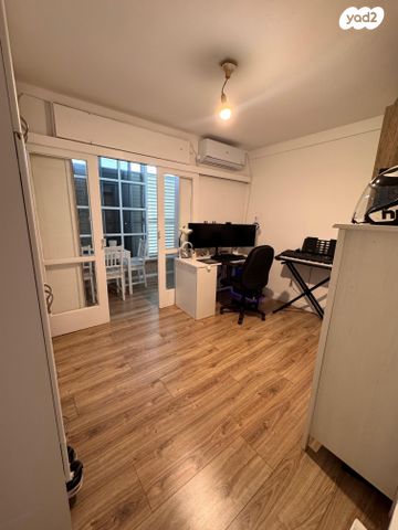 ליאון בלום 52