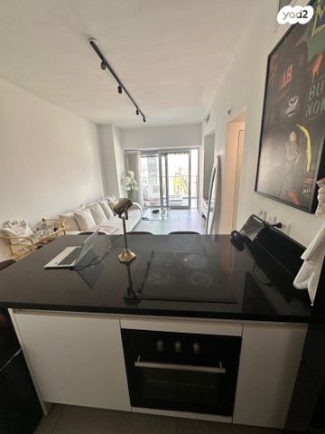 דירה, דרך מנחם בגין 144, מונטיפיורי, הרכבת, תל אביב יפו