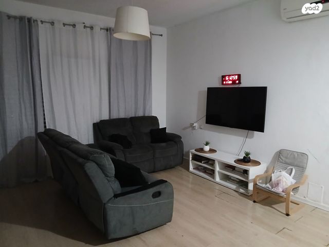 טריפלקס, מנחם בגין 10, נווה גנים, קרית מוצקין