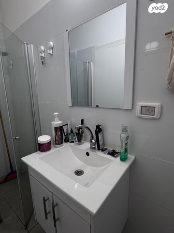 דירה, שדרות רוטשילד 11, מרכז העיר, חדרה