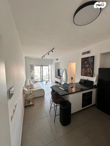 דרך מנחם בגין 144