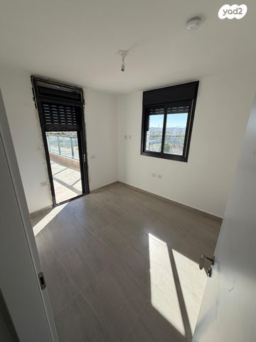 דירת גן, הרב שלום שבזי 199, פסגות אפק, ראש העין