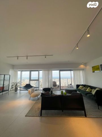 דרך מנחם בגין 146