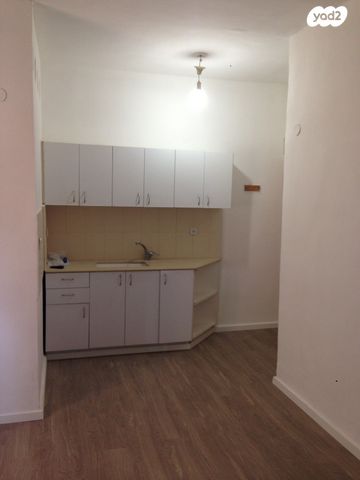 דירה, שדרות יהודית 27, מונטיפיורי, הרכבת, תל אביב יפו