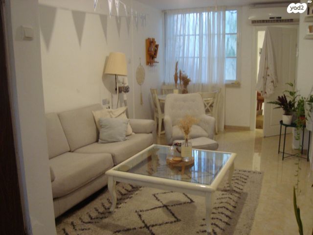 קיבוץ גלויות 35