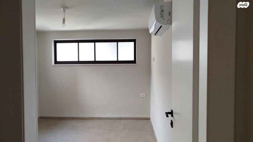 מרתף/ פרטר, זית 28, בני דרור, בני דרור