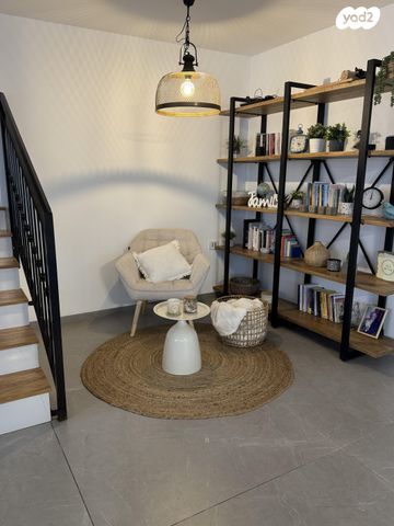 דו משפחתי, ז'בוטינסקי יוהנה 7, רובע ט"ו, אשדוד