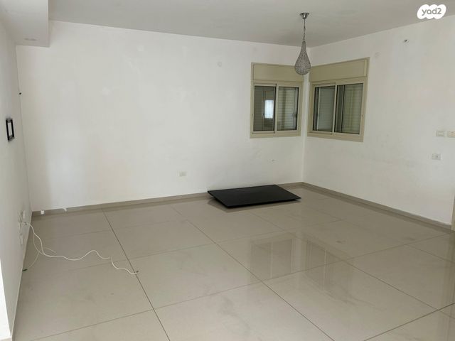 גג/ פנטהאוז, הדקלים 3, אלונים, קרית אתא