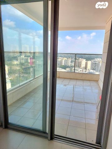 דירה, יהודה הלוי 18, שיכון רסקו, קרית אונו