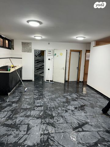 מרתף/ פרטר, הדולב 25, אבן גבירול, רחובות