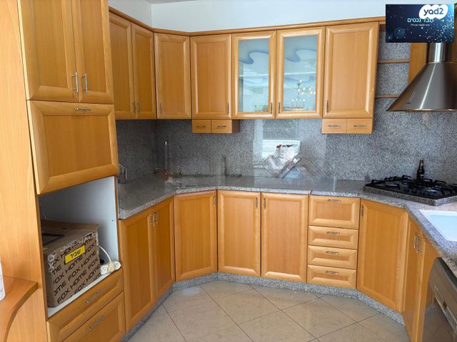 דירה, אהרון אייזנברג, רחובות