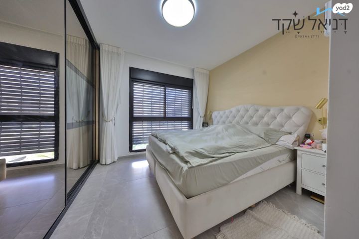 דו משפחתי, חנה מרון, נאות אפק, אפקה, קרית ביאליק