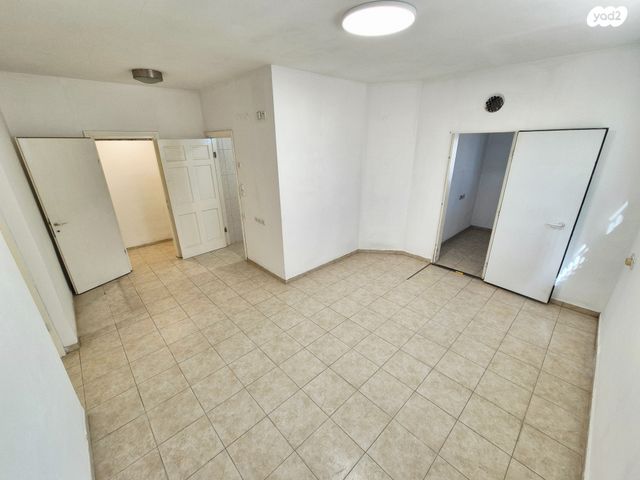 דירת גן, הציונות 19, שיכון ותיקים, חולון