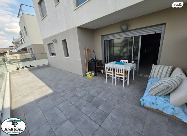 דירה, הרכס, עתלית