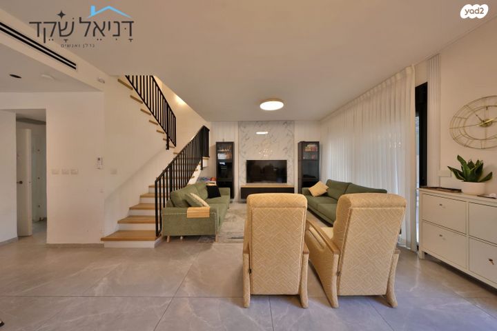 דו משפחתי, חנה מרון, נאות אפק, אפקה, קרית ביאליק