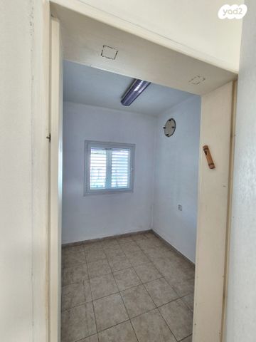 דירת גן, הציונות 19, שיכון ותיקים, חולון