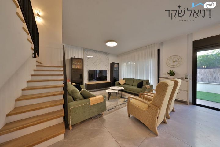 דו משפחתי, חנה מרון, נאות אפק, אפקה, קרית ביאליק