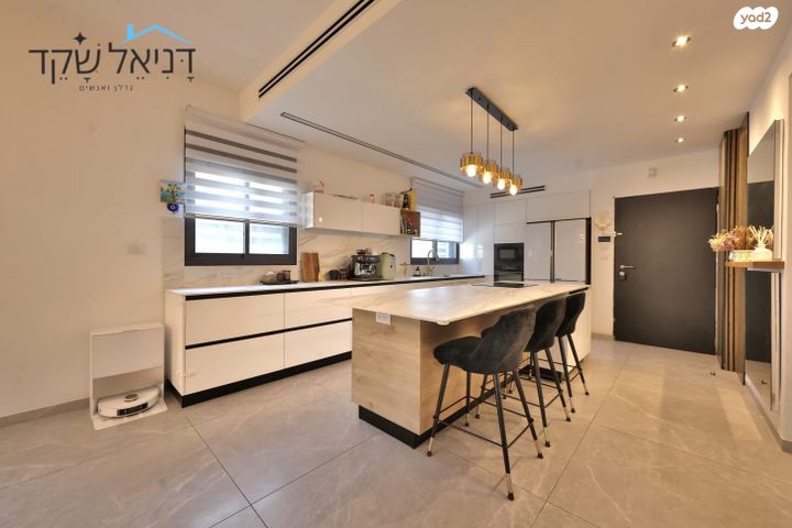 דו משפחתי, חנה מרון, נאות אפק, אפקה, קרית ביאליק