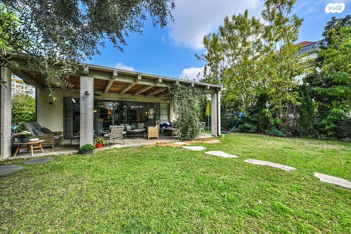 בית פרטי/ קוטג', ז'בוטינסקי 28, הדרי סמל, נס ציונה