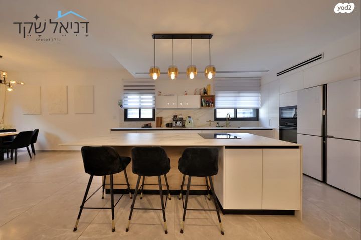 דו משפחתי, חנה מרון, נאות אפק, אפקה, קרית ביאליק