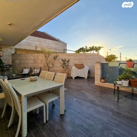 דופלקס, הזמר העברי, כפר סבא