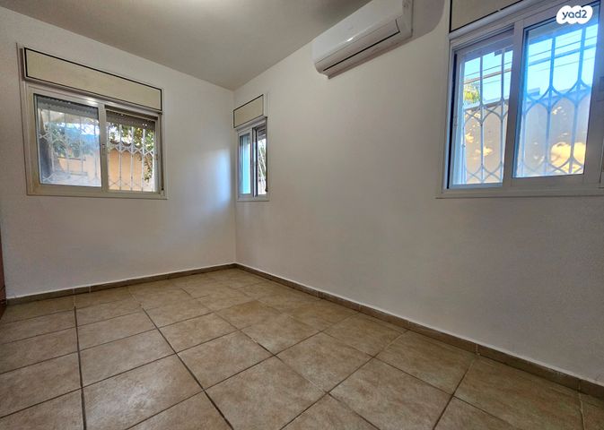 דירת גן, שבזי, יהוד מונוסון