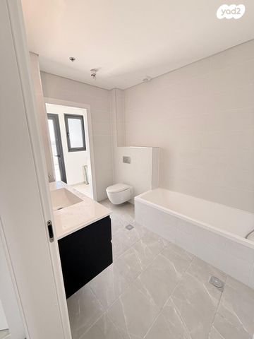 גג/ פנטהאוז, פתח תקווה 45, נתניה