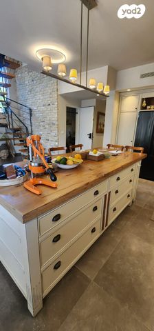 דו משפחתי, נווה שרת, זכרון יעקב