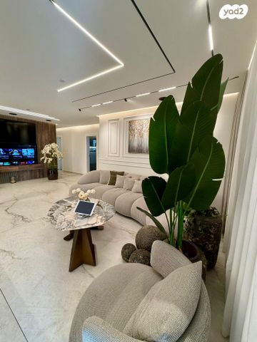 גג/ פנטהאוז, גאולה כהן, נאות פרס, רמלה