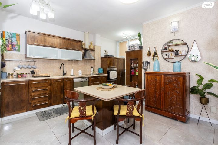 דירה, שבזי, מכב"י, יהוד מונוסון