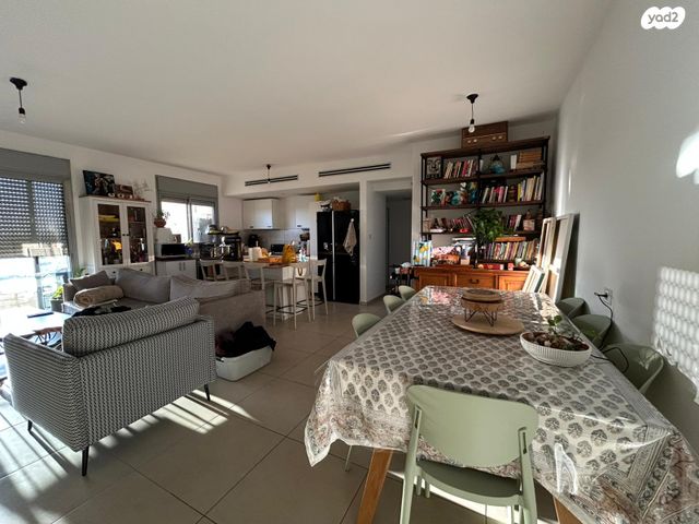 דירה, הרב עובדיה יוסף, בן גוריון ב', שדרות