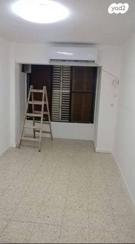 דירה, הנרייטה סולד, פתח תקווה