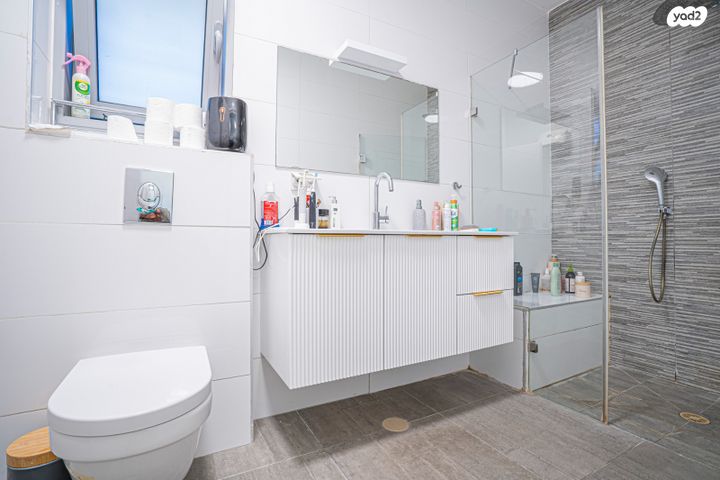 דירת גן, שלמה וחיה אנגל, כפר סבא הירוקה, כפר סבא