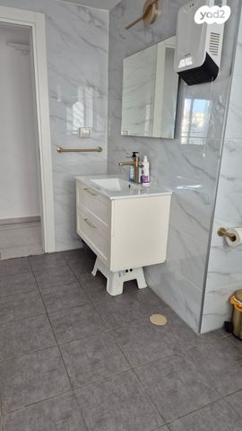 דירה, יעקב תמרי, חצרות המושבה, רחובות