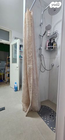 דירה, הרב חזן 281, הראשונים, שלומי