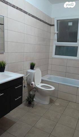 דירה, האיילות, אגן האיילות, גבעת זאב