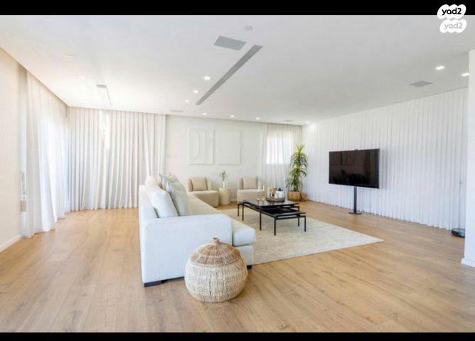 גג/ פנטהאוז, אבן גבירול, רחובות