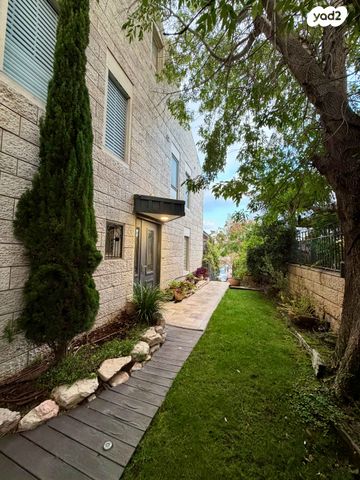 דו משפחתי, לבונה, הר כתרון, צור הדסה